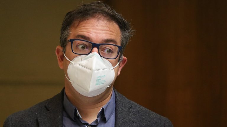 Un bono de $15 millones para las cuentas de la AFP: El proyecto de ley que presentó Gabriel Silber