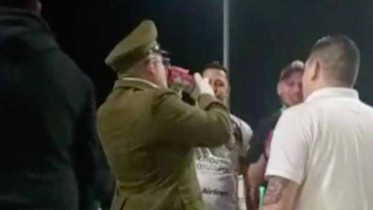 ¡Insólito hecho! Detienen a joven que se vistió de Carabinero en Halloween