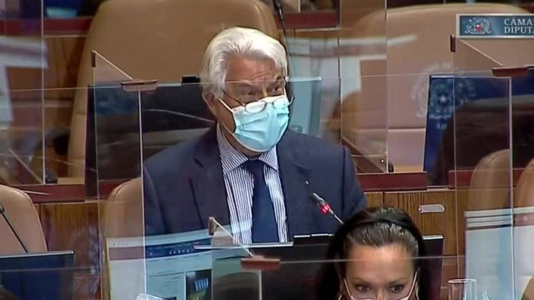 “Yo ya vi que estaba envejeciendo”: Jaime Naranjo comenzó su discurso que, se espera, dure casi 15 horas