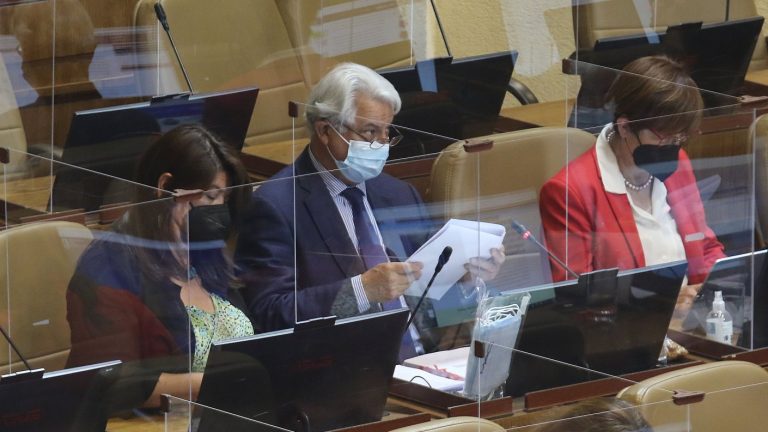No puede ir ni siquiera al baño: Diputado Naranjo acumula más de cinco horas de discurso en el Congreso