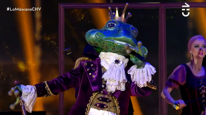 Coquetería en todo su esplendor: Sapo se lució en el escenario interpretando 