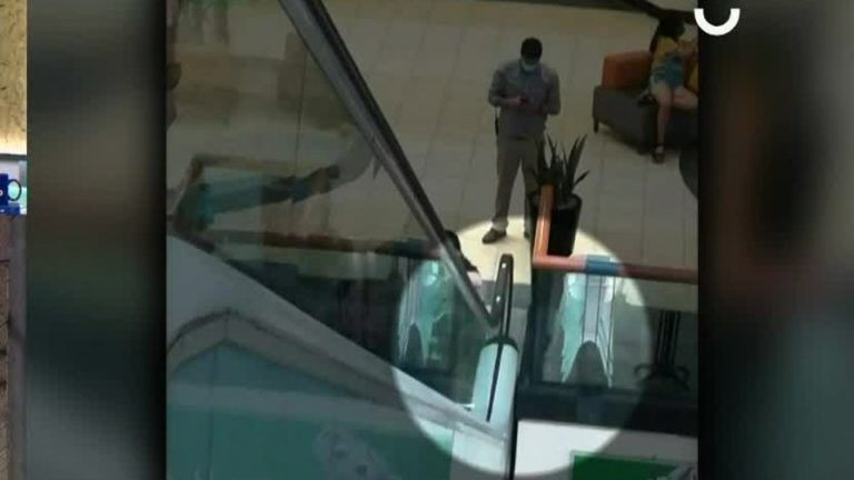 Niña de 3 años se encuentra en coma tras caer del segundo piso de un Mall