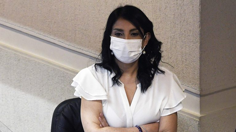 Dictamen de Contraloría confirma que Karla Rubilar vulneró el principio de prescindencia electoral al ayudar la campaña de Christian Pino