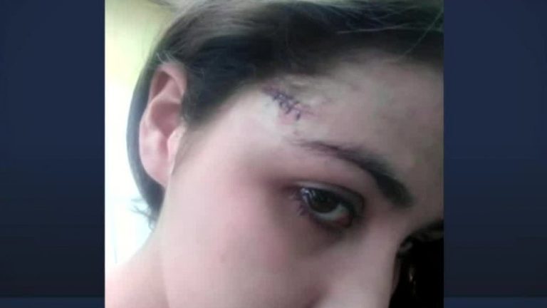 Impactante caso de violencia intrafamiliar: Mujer clama por ayuda luego de que expareja la acosara, golpeara y destruyera negocio familiar