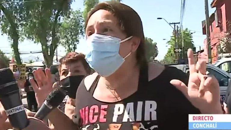 Vecinos de Conchalí encaran al alcalde René de la Vega y piden más planes de salud mental