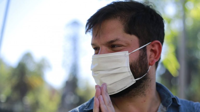 “Tenemos mucho que aprender de las grandes empresas, los necesitamos”: Boric busca el apoyo del mercado para el balotaje