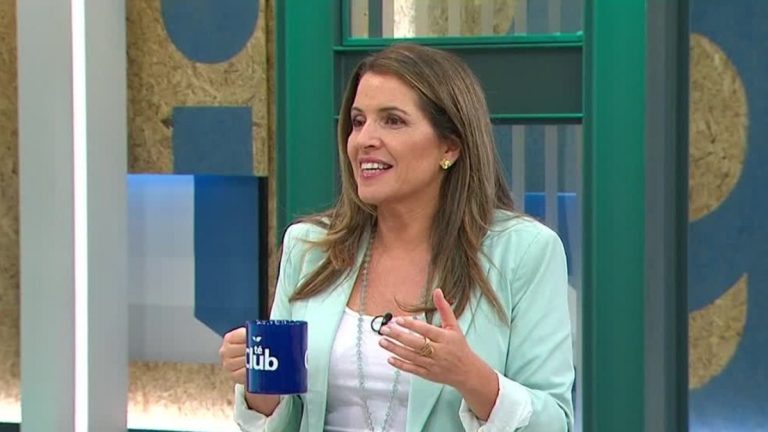 “Me lo pegó mi sobrinito”: Monse Álvarez amaneció resfriada y asustó a todos en el Matinal de CHV