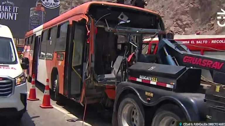 Choque múltiple en La Pirámide deja a 12 personas heridas y un taco kilométrico