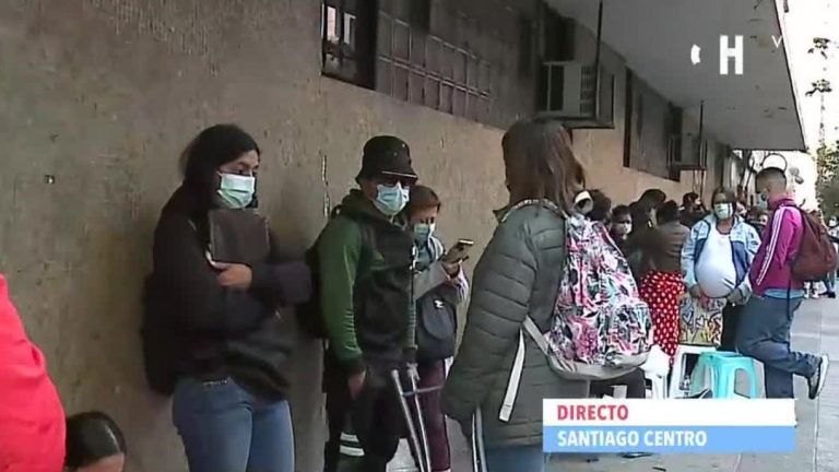 Apoderados nuevamente pasan la noche en vela para conseguir cupos en el Sistema de Admisión Escolar