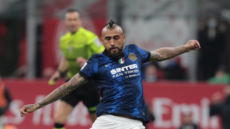 Vidal y Alexis participaron en empate del Inter ante el Milan en el Derby della Madonnina