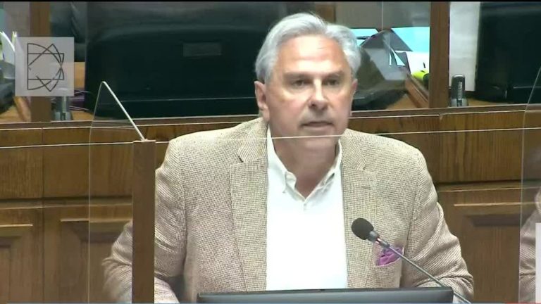 Iván Moreira se enojó y se fue del Senado durante votación del cuarto retiro: “Este proyecto es un engaño con mayúsculas”