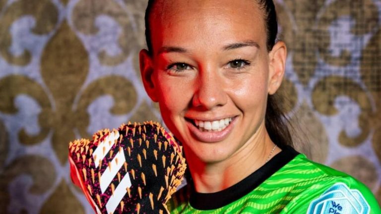 La IFFHS eligió a Christiane Endler como la mejor arquera del mundo en 2021