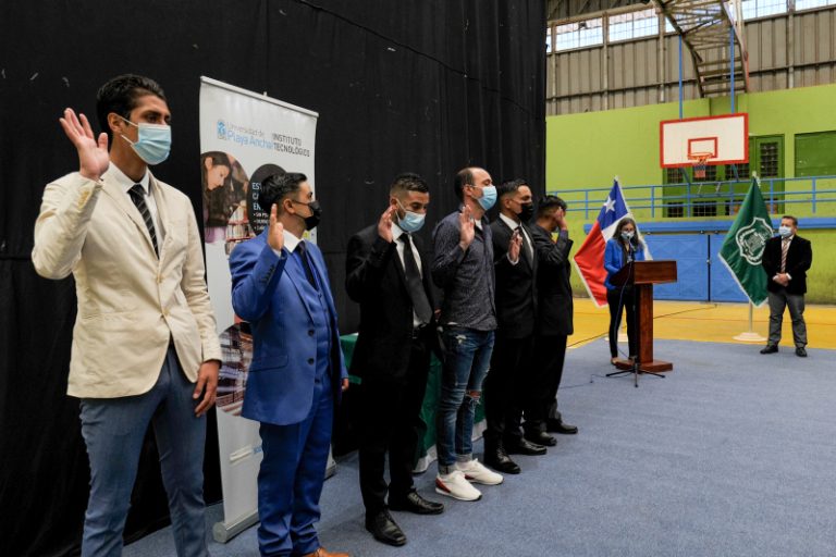 Cárcel de Valparaíso: Internos privados de libertad lograron titularse en la Universidad de Playa Ancha