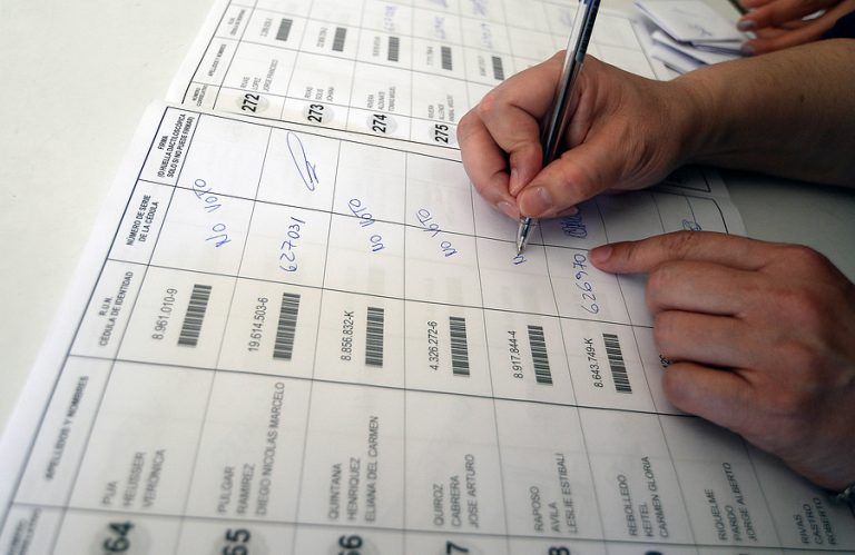 Carnet vencido, domicilio electoral y aportes: Las principales dudas de votantes de cara a la segunda vuelta