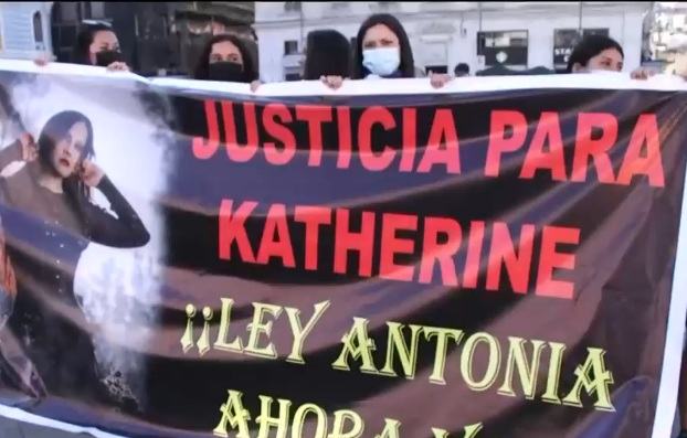 Acusan a ex pareja por suicidio de modelo tras agresiones físicas y psicológicas