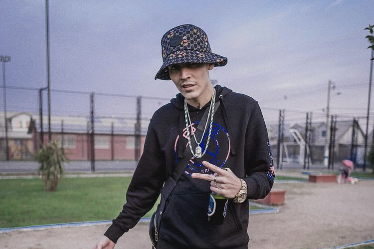 “Qué saben de corte”: Marcianeke se lució con dos galardones en los Premios Musa