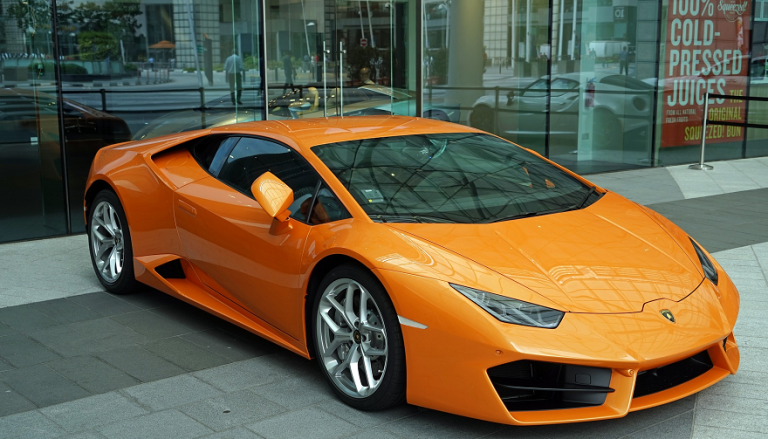 Hombre se aprovechó de ayudas económicas contra el COVID-19 para comprar un Lamborghini: Fue condenado a prisión