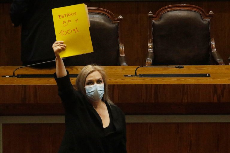 Pamela Jiles anuncia proyecto para quinto retiro y otro para extraer el 100% de los fondos de pensiones