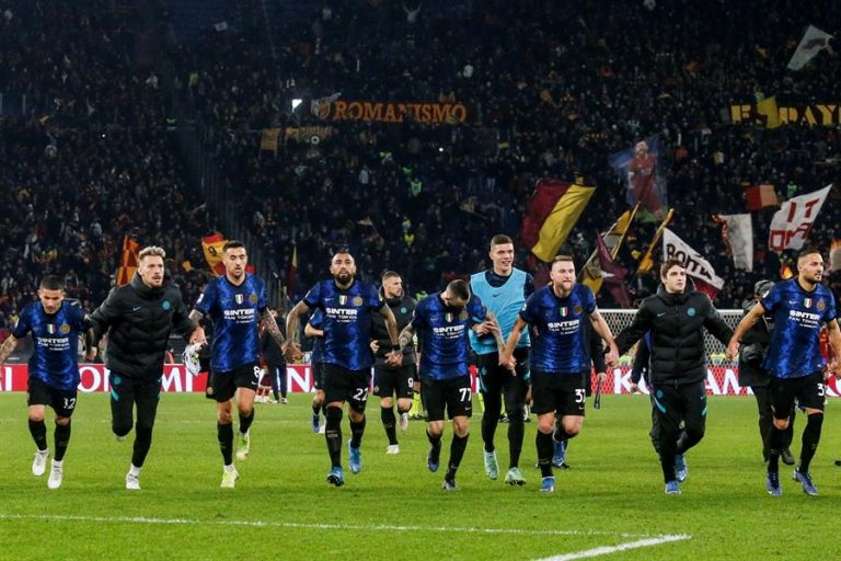 Alexis y Vidal participaron en claro triunfo del Inter como forastero ante la Roma de Mourinho