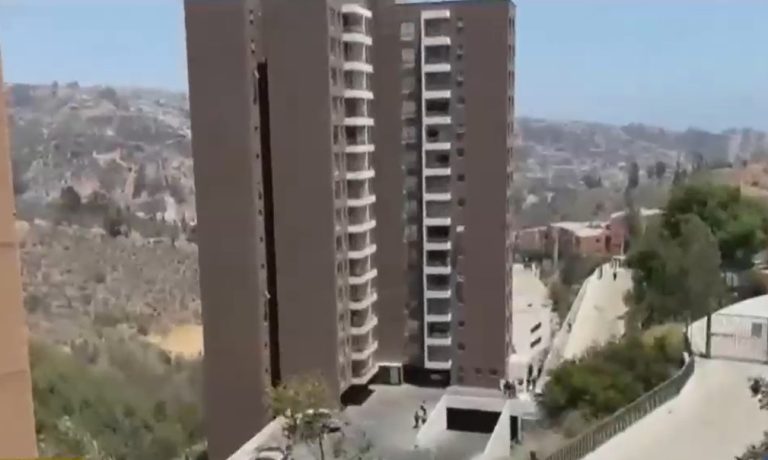 Mujer cayó desde un sexto piso en Viña del Mar: Su pareja fue detenida y acusada de femicidio frustrado