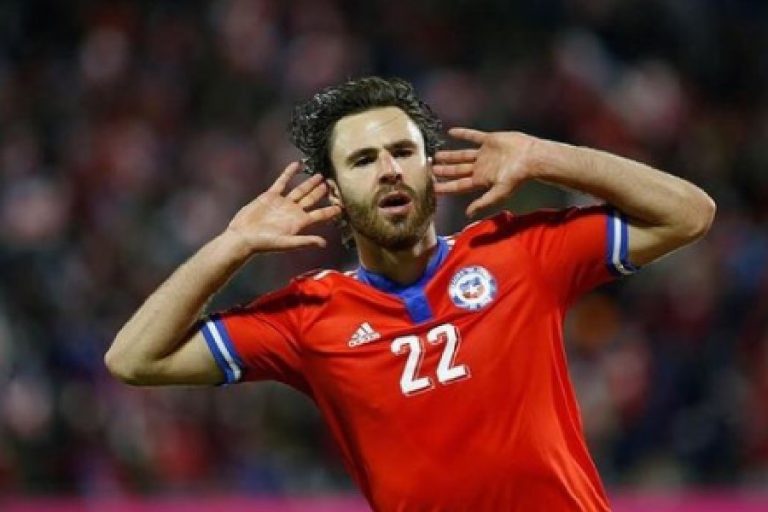 Atención, hinchas: Ben Brereton regalará dos camisetas firmadas en esta Navidad