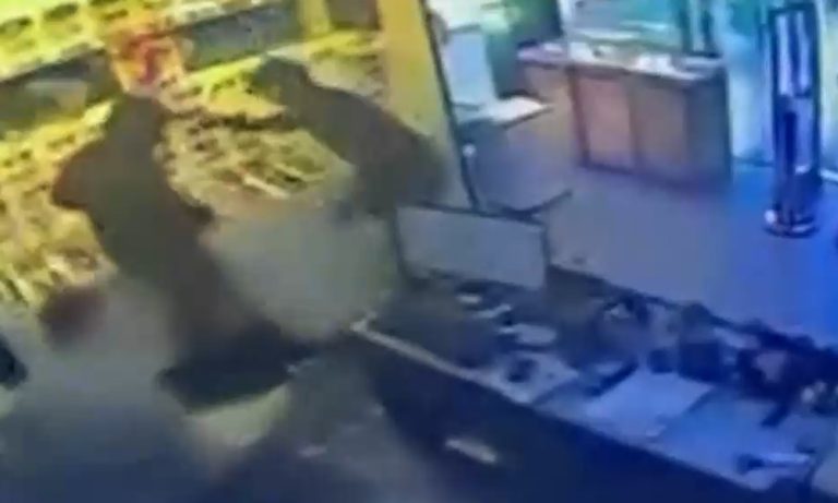 Delincuentes protagonizaron un millonario robo en una óptica de Las Condes