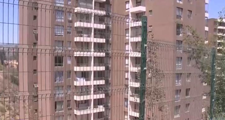 Femicidio frustrado: Formalizan a hombre que empujó a su pareja desde un sexto piso