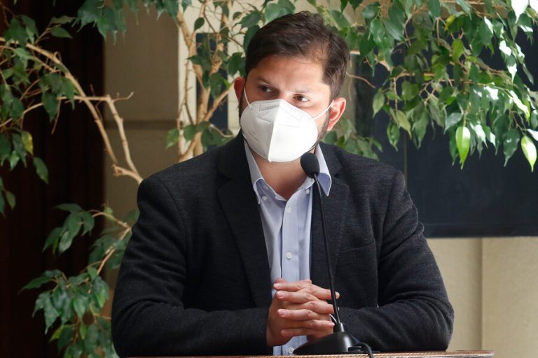 Boric sobre polémica con camioneros: “Vamos a impulsar una política ferroviaria, aunque a algunos les moleste”