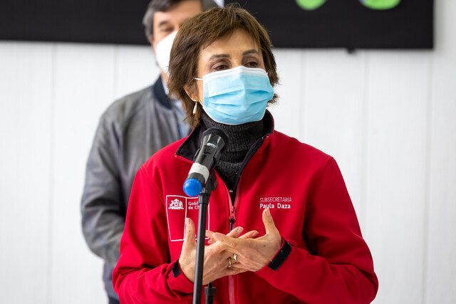 Ex fiscalizadores sanitarios denuncian a Paula Daza ante Contraloría por finiquitos impagos