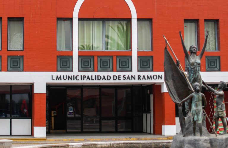 Nueva polémica en San Ramón: Fallecidos de más de 150 años recibieron bonos municipales
