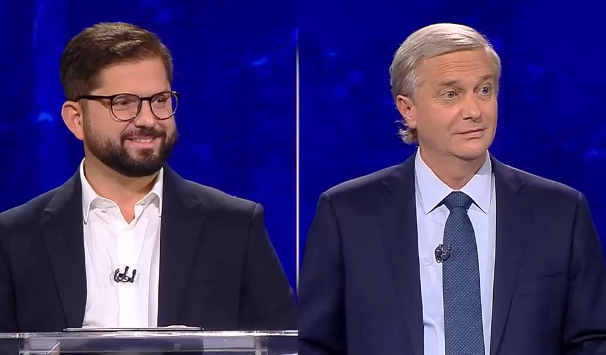 El incómodo silencio de Kast tras irrupción de Boric en pensiones: 