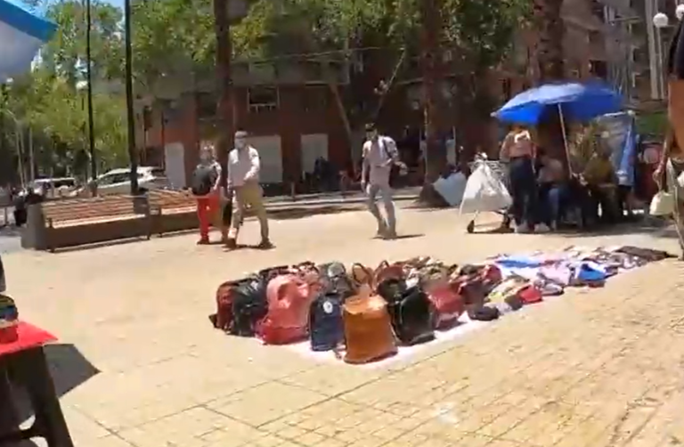 Denuncia de locatarios: Comerciantes ambulantes sin control en Providencia