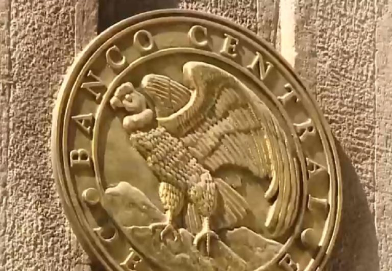 Impacto al bolsillo: Créditos más caros por alza de tasa de interés