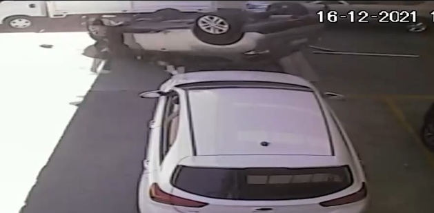 Tres delincuentes intentaron robar dos vehículos de automotora: Se hicieron pasar por mecánicos