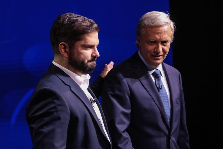 Esperanzas y agradecimientos: Los últimos mensajes de Boric y Kast antes de la crucial jornada electoral