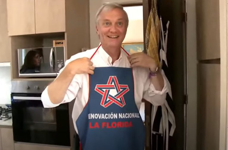 Kast sacó particular regalo de RN durante su desayuno previo a votar en segunda vuelta