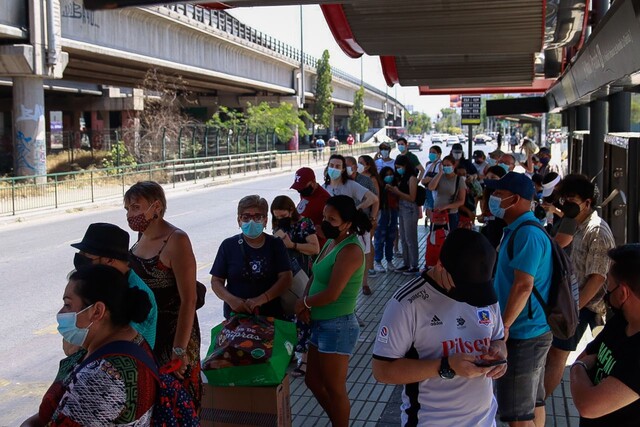 ¿Se puede correr el cierre de mesas?: Servel aclara dudas respecto a horarios de votación