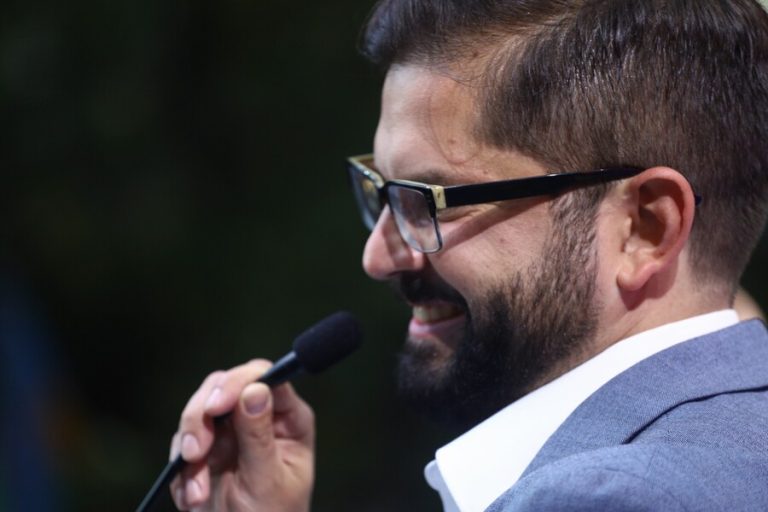 Ex precandidatos presidenciales y miembros de Apruebo Dignidad felicitan a Boric: 