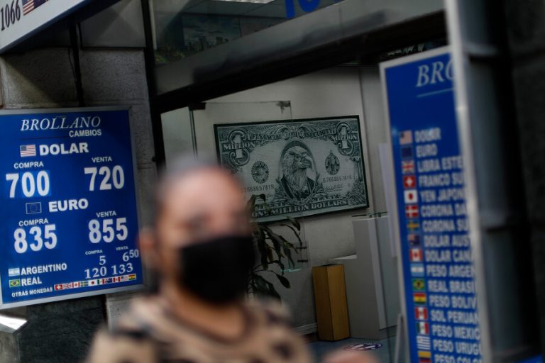 Dólar se dispara y alcanza su mayor precio en la historia tras triunfo de Gabriel Boric