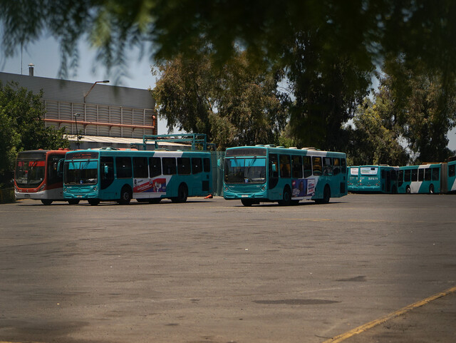 Ante denuncias por falta de buses: Ministerio de Transportes oficia a empresas operadoras en Santiago