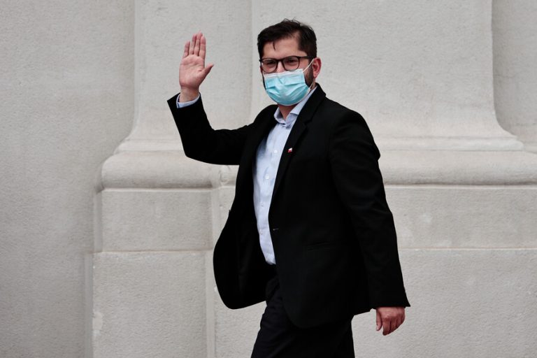 Gabriel Boric se reunirá este martes con la mesa directiva de la Convención Constitucional