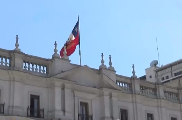 ¿La Moneda como opción? El presidente electo Gabriel Boric busca casa