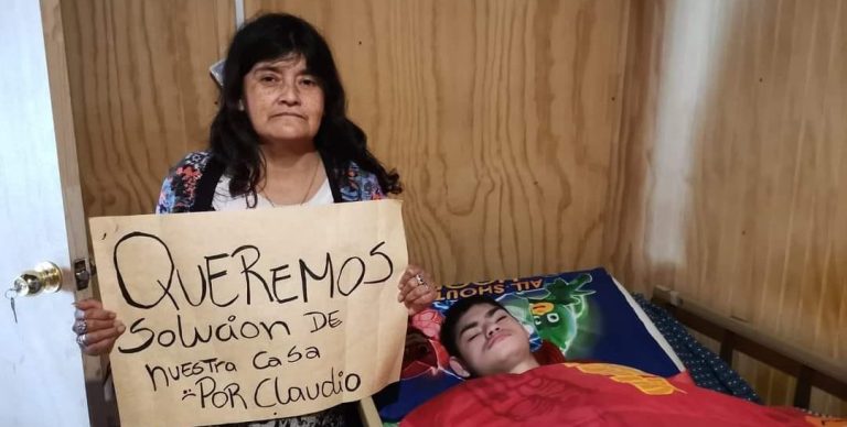 La travesía de Marta para que su hijo postrado pueda tener un hogar tras voraz incendio en Puerto Montt