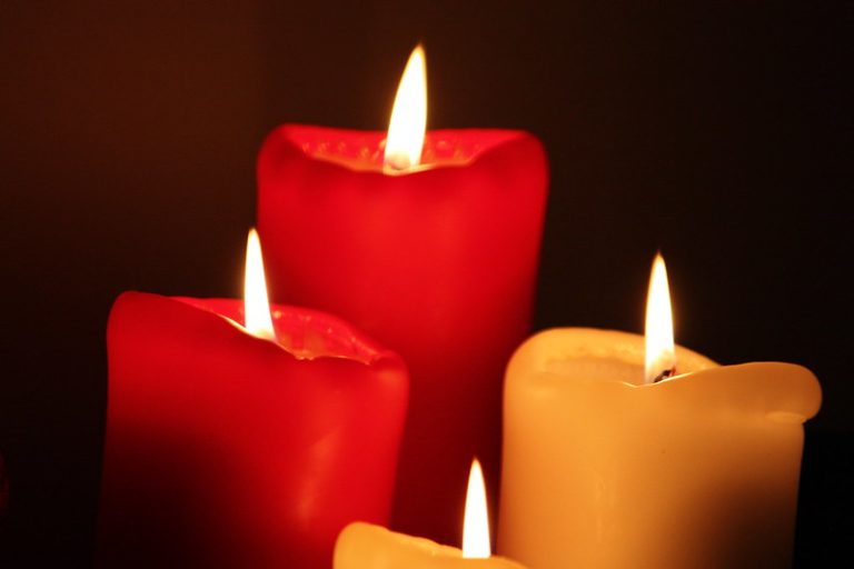 Aumento de casos de COVID-19 en Estados Unidos coincide con quejas sobre velas aromáticas