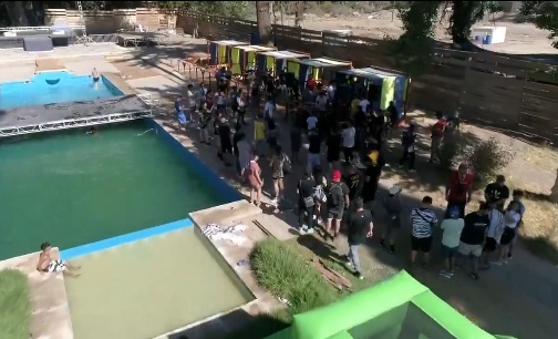 Sushi, barberos, piscina y música en vivo: Pablo Chill-E organizó fiesta navideña para niños del Sename