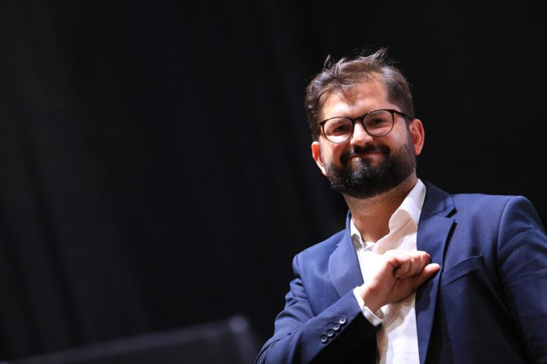Destacado portal selecciona a Boric como el presidente con mejor gusto musical