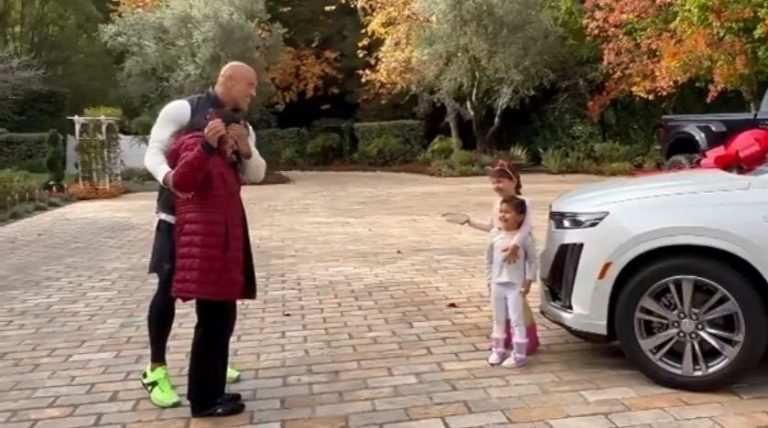 La Roca, Dwayne Johnson, sorprendió esta navidad a su madre con un vehículo de regalo