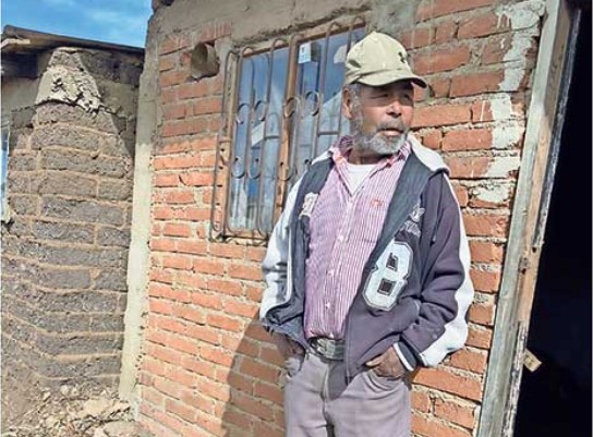 Hombre apareció caminando en su funeral tras ser dado por muerto