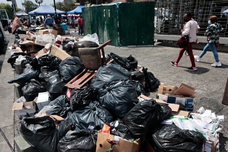 Municipio de Santiago logra acuerdo para que trabajadores de la basura reanuden servicio esta tarde