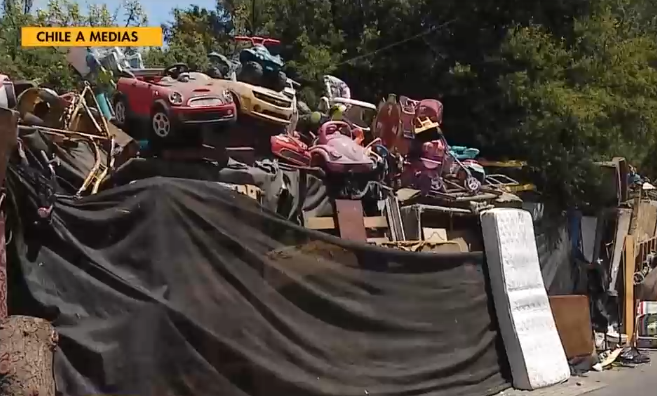 Chile a Medias: Vecinos de Conchalí desesperados por peligrosa acumulación de escombros